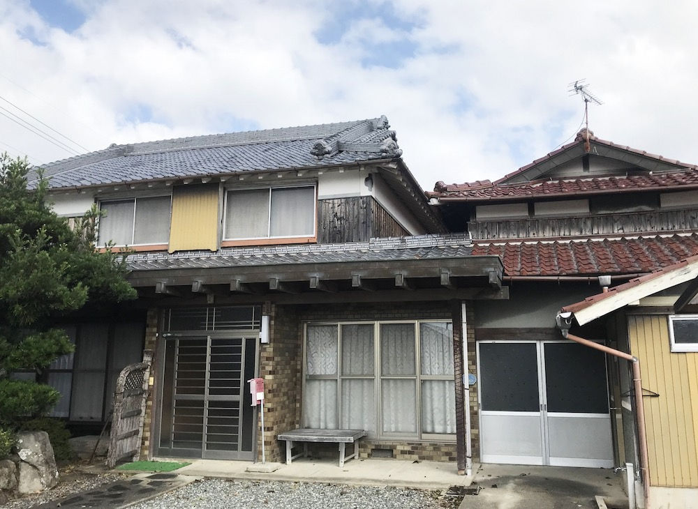 築古物件の外観|再生・活用による不動産投資の高利回り事例