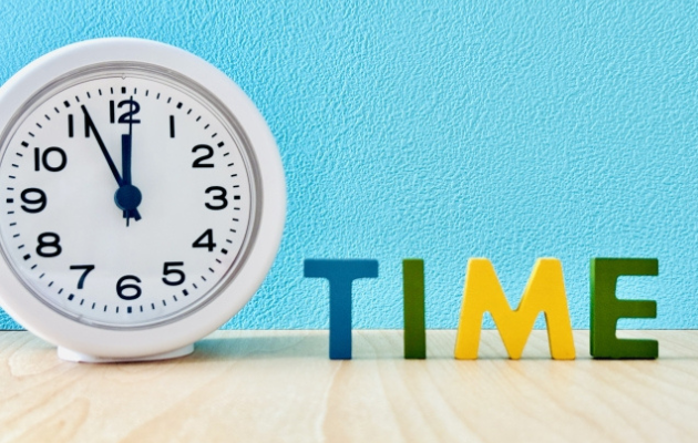 丸時計の横に「TIME」と書かれている写真