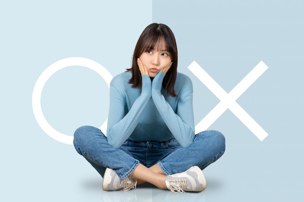 利用するか利用しないか悩む女性の画像
